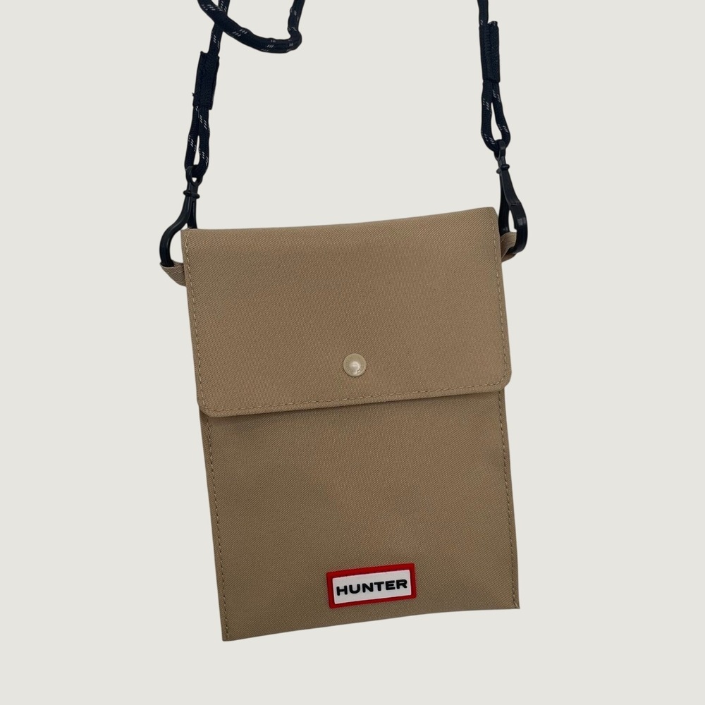 Hunter Tan Khaki Crossbody Travel Pouch Adjustable Strap Snap Closure